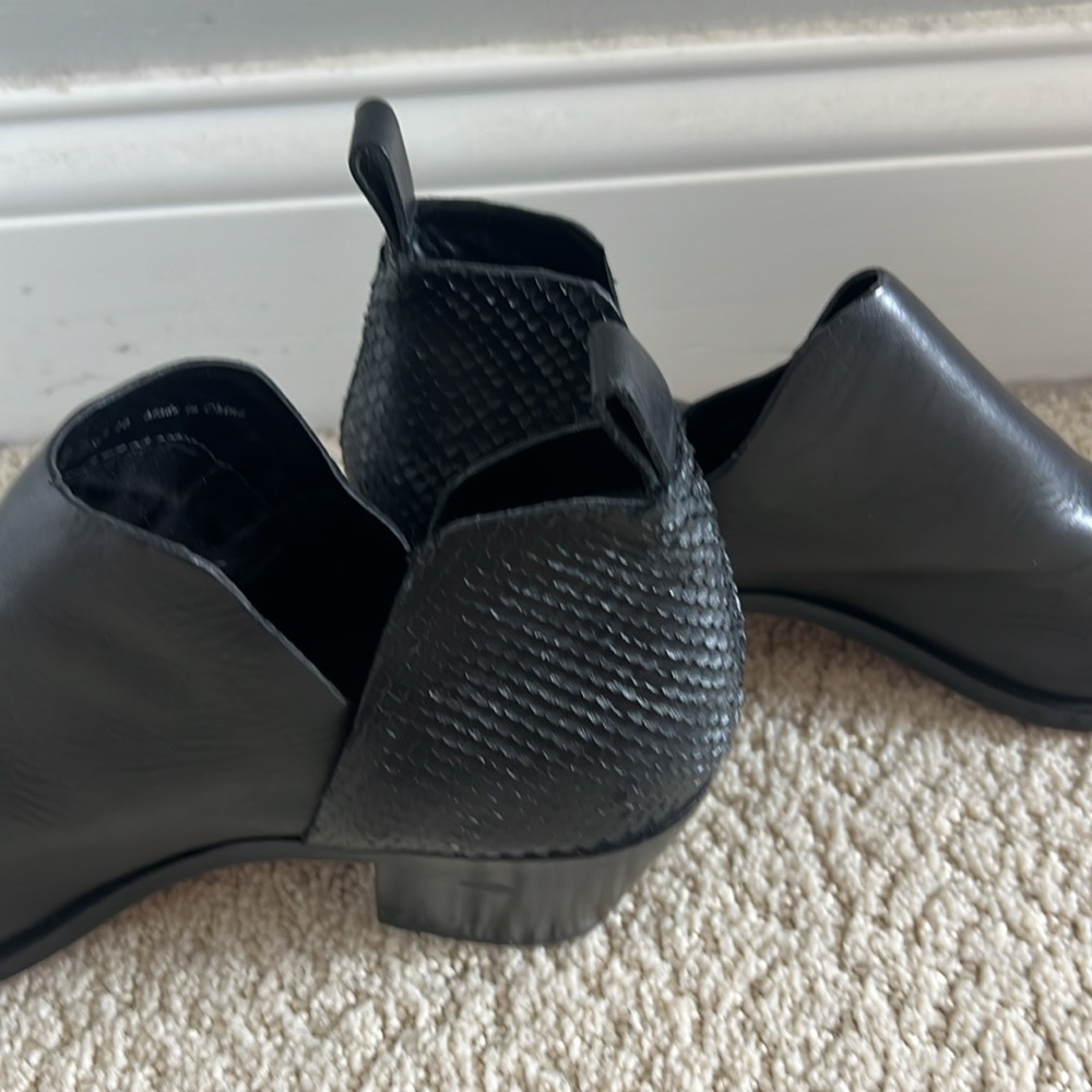 Dolce Vita Sonni Black Leather Ankle Booties - Picture 7 of 9